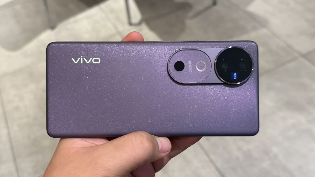 Vivo V40 5G price, Vivo V40 5G India launch, Vivo V40 5G specifications, Vivo V40 5G features, Vivo V40 5G RAM storage, Vivo V40 5G battery performance, Vivo V40 5G review, Vivo V40 5G latest smartphone, Vivo V40 5G flagship phone, Vivo V40 5G affordable price